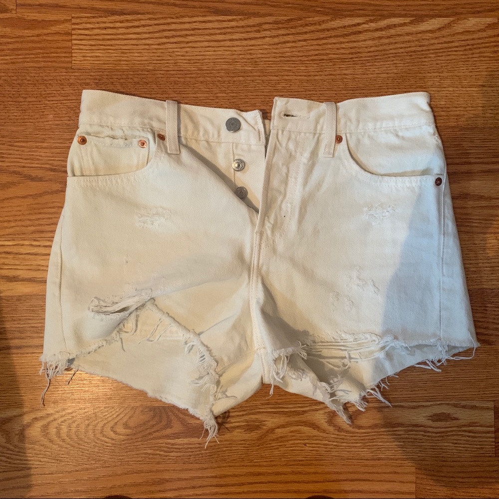 Levi’s white shorts women’s size 28